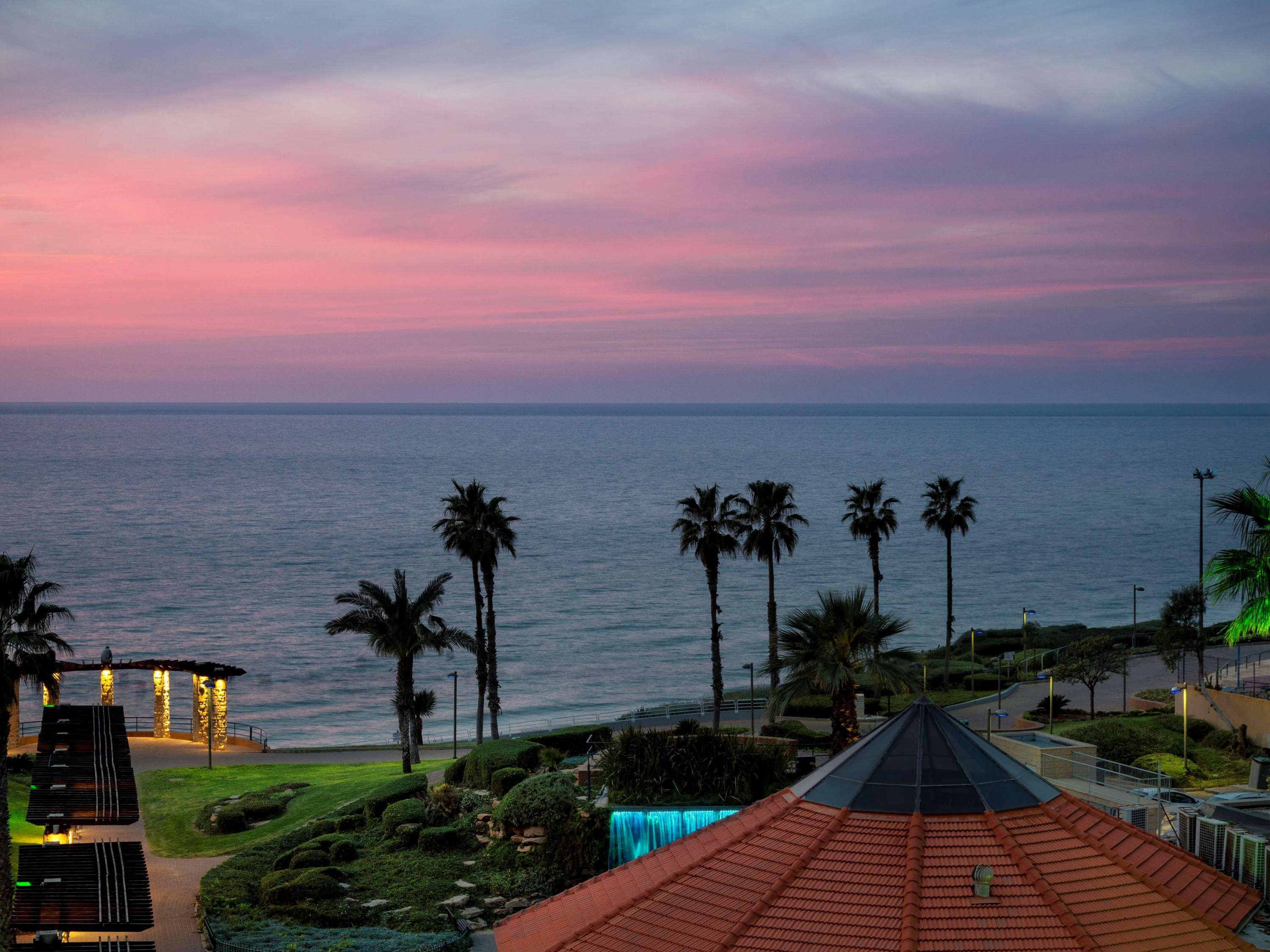 David Tower Hotel Netanya By Prima Hotels - 16 Years Plus Esterno foto Sunset at the beach