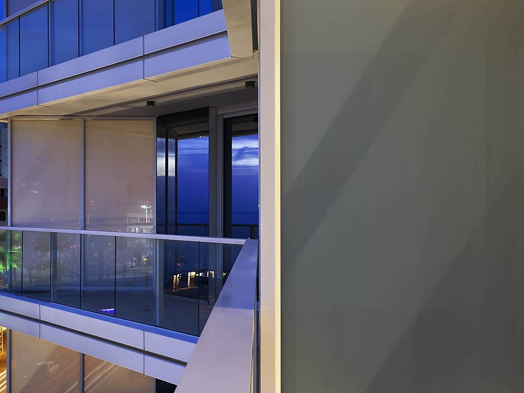 David Tower Hotel Netanya By Prima Hotels - 16 Years Plus Esterno foto Switchable glass