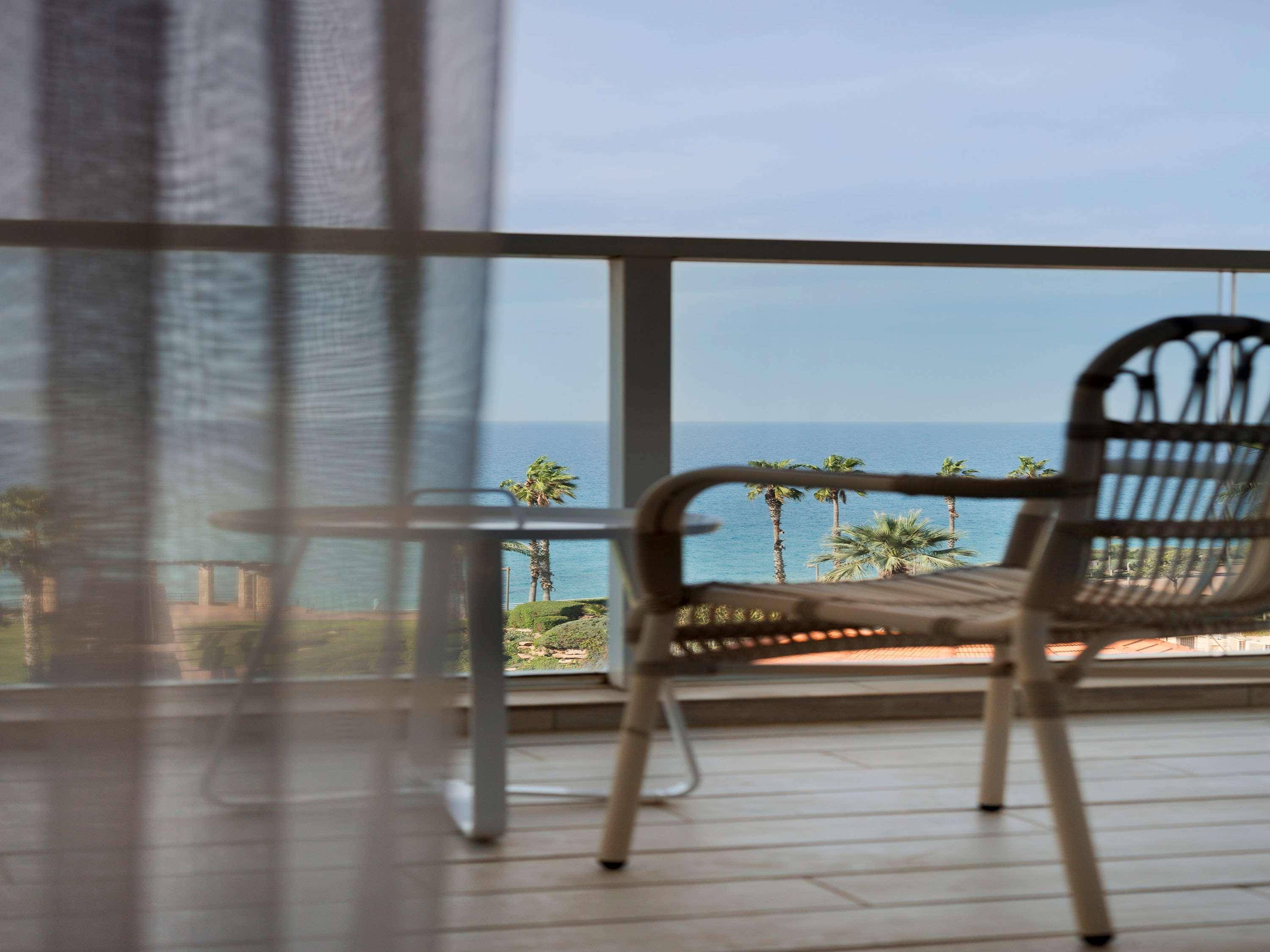 David Tower Hotel Netanya By Prima Hotels - 16 Years Plus Esterno foto A balcony