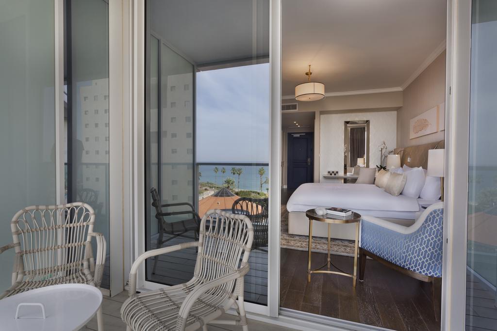 David Tower Hotel Netanya By Prima Hotels - 16 Years Plus Esterno foto A bedroom at the Four Seasons Hotel